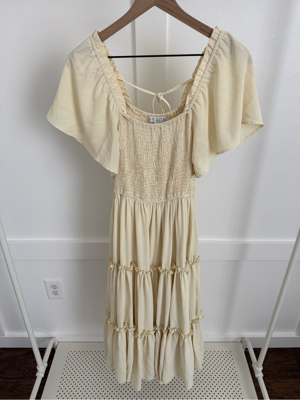Ivy City Co Ophelia Flutter Sleeve Midi Dress Cream - Picture 1 of 2